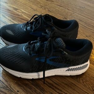 Brooks Black and Blue Sneakers with Breathable Mesh and Streamlined Design